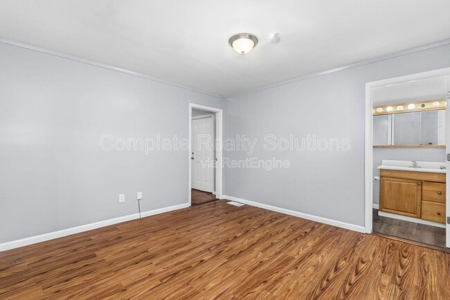 Building Photo - 8235 Albin Ave