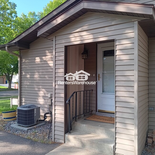 Building Photo - 1426 24th Ave N