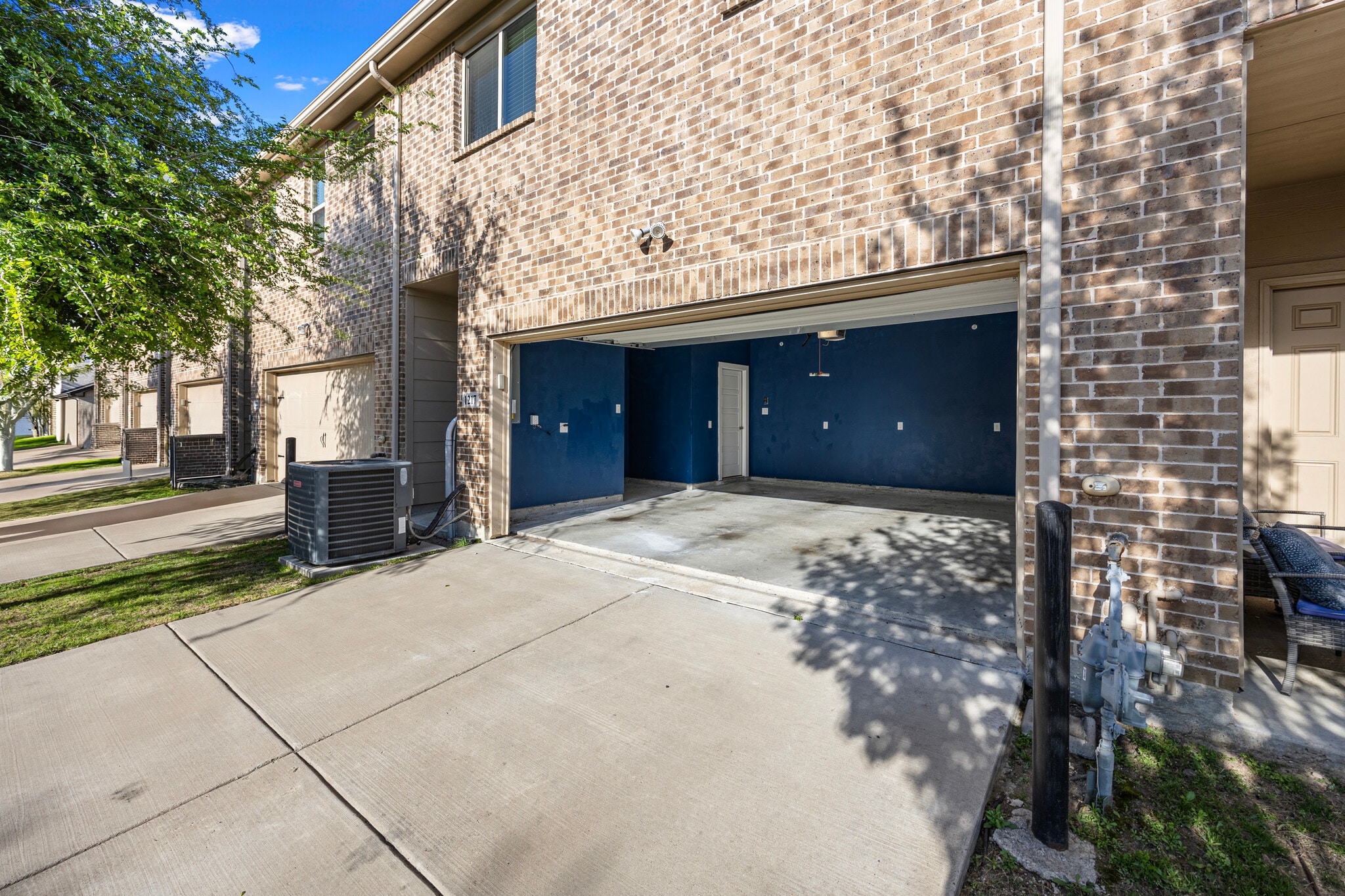 Building Photo - 1217 Pebblebrook Ln