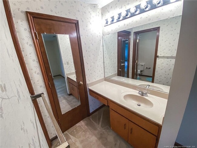 Building Photo - 207 Charmant Rd