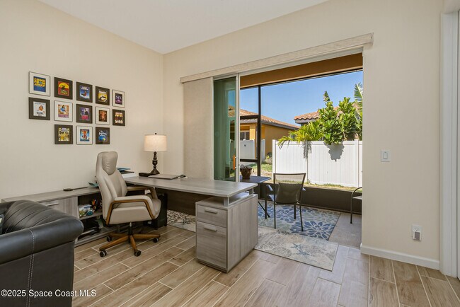 Building Photo - 724 Carlsbad Dr