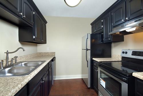 Building Photo - Silver Oak