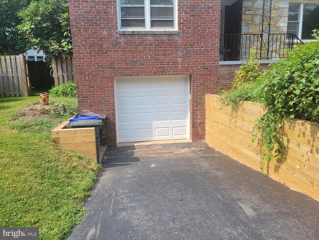 Building Photo - 2250 N Quantico St