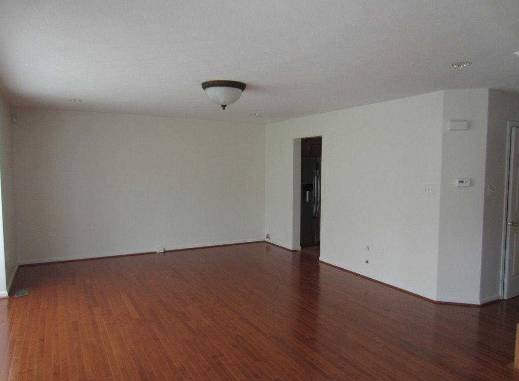 Building Photo - 188 Blue Grass Cir
