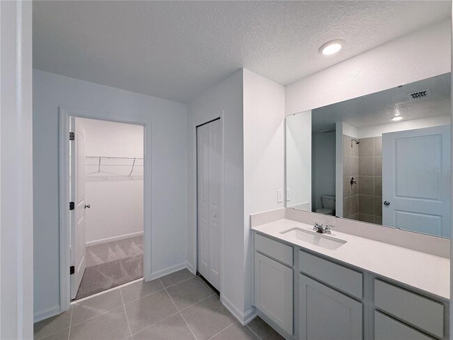 Building Photo - 2740 Lookout Rdg Rd