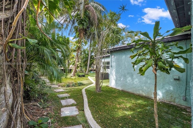 Building Photo - 1137 SW 8th Ave