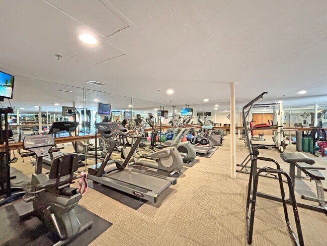 Building Photo - Stunning 2BD/2BA Condo in Bankers Hill W/ ...