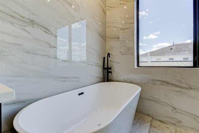 Building Photo - 1803 Dunlavy St