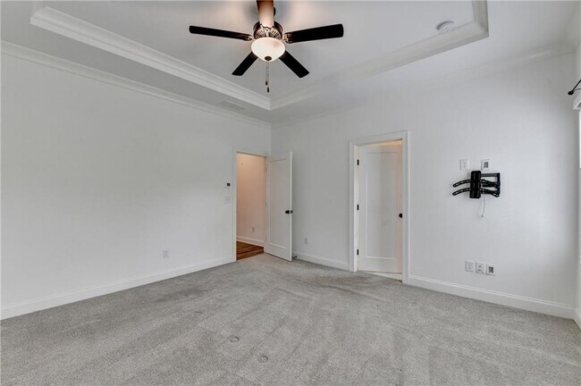 Building Photo - 6892 Roswell Rd NE