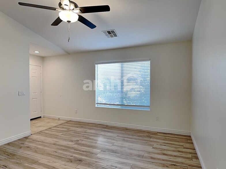 Building Photo - 31491 N Cactus Dr