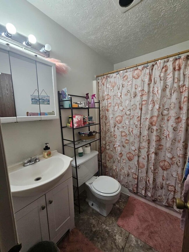 Building Photo - 2 Bedroom 1.5 Bath Duplex Kent Ohio 44240