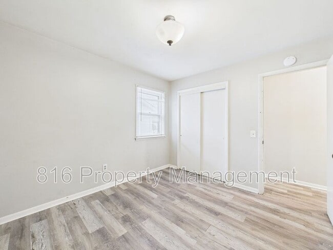 Building Photo - 405 E Culton St