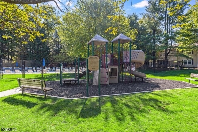 Building Photo - 56 Maple Ln