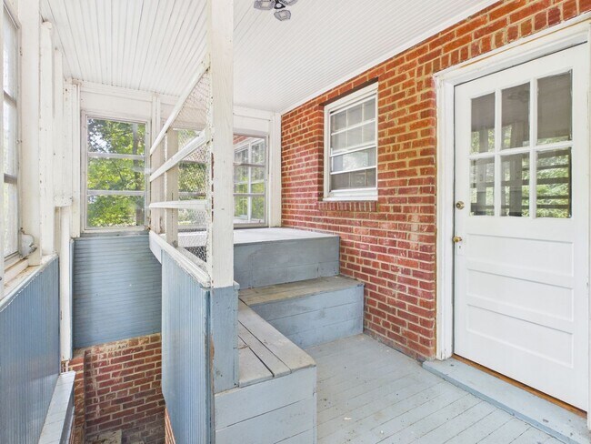 Building Photo - 2253 Brookwood Rd