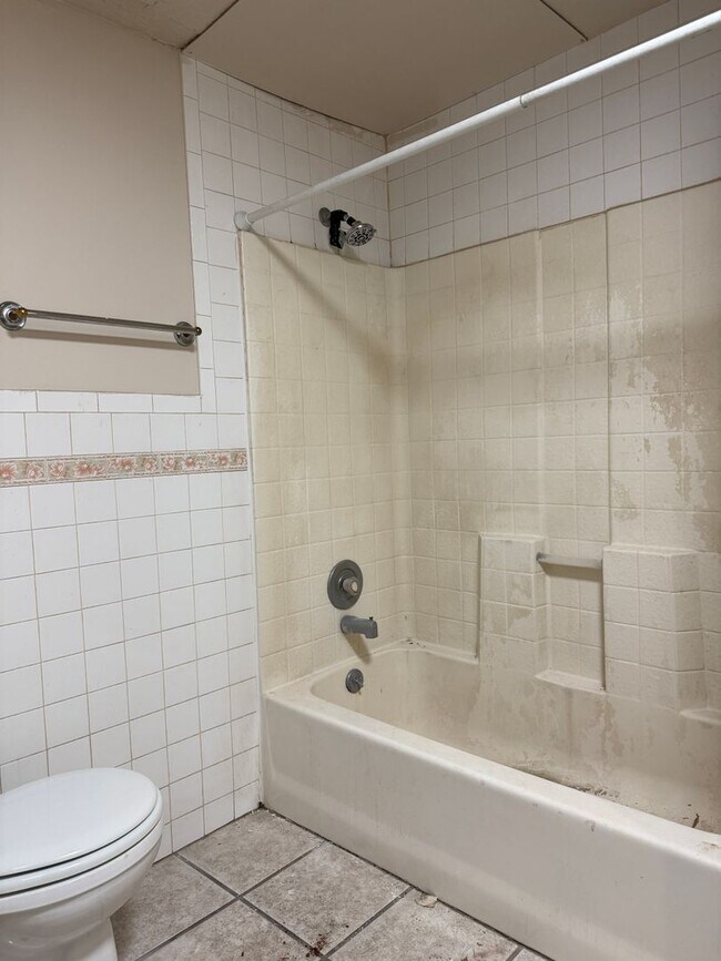 Building Photo - 643 26th St