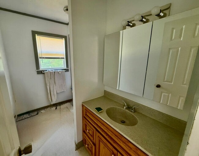 Building Photo - Beautiful Single-Family 3-Bedroom Home