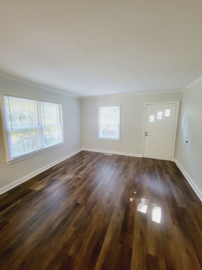 Building Photo - OLEANDER DRIVE - MINUTES TO WRIGHTSVILLE B...