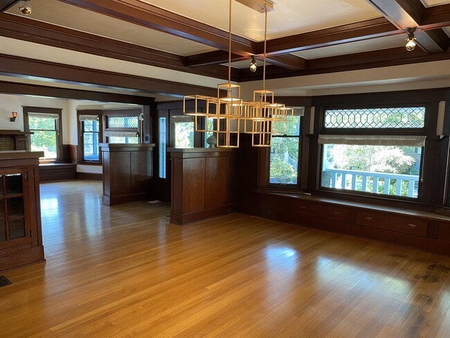 Building Photo - 1614 SE 22nd Ave