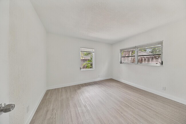 Building Photo - 317 SW 19th St