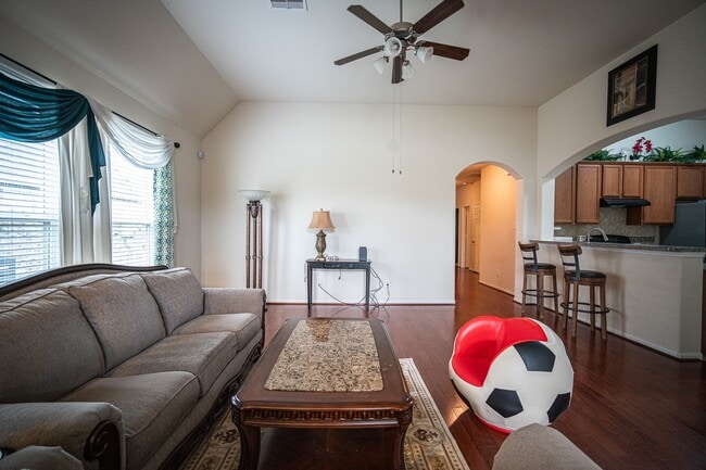 Building Photo - 4138 Falvel Shadow Creek Dr