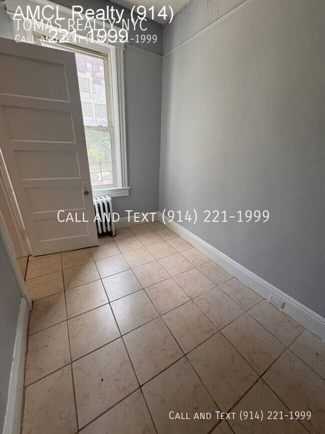 Building Photo - 127 Stanley Ave