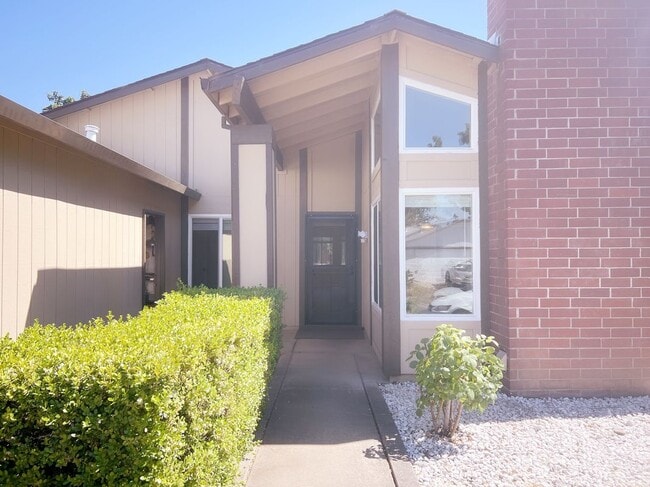 Building Photo - 9528 Mirandy Dr