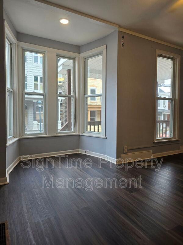 Primary Photo - 235 Summit Ave