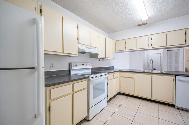 Building Photo - 646 Kenwick Cir