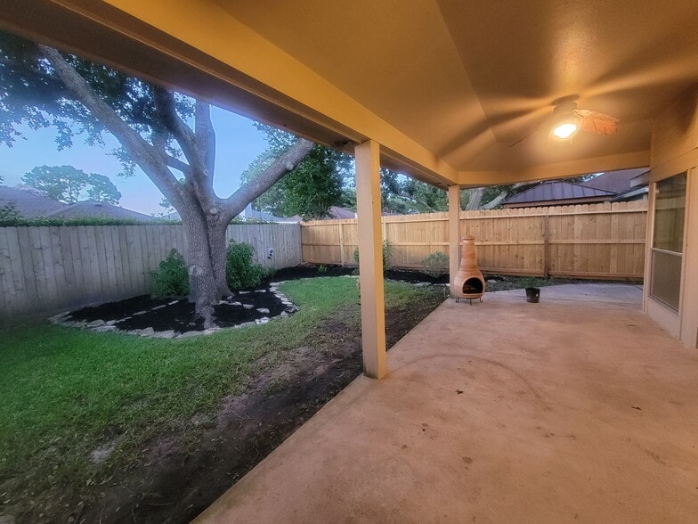 Building Photo - 2220 Castle Dr