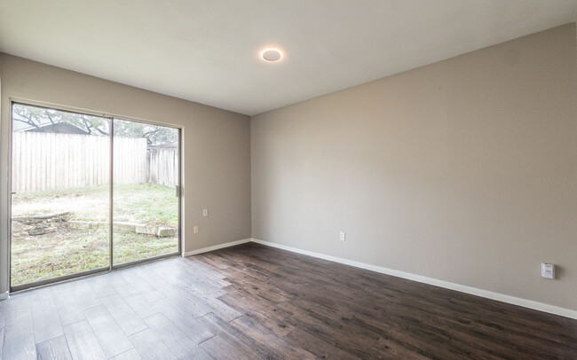 Building Photo - 8209 Belclaire Cir