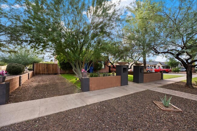 Building Photo - 1629 W Willetta St