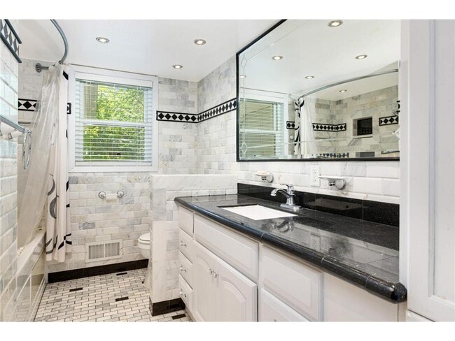 Building Photo - 5867 Central Ave NE