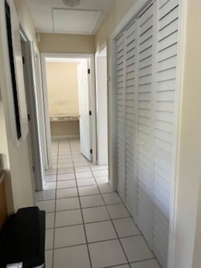 Building Photo - Large home on corner lot!