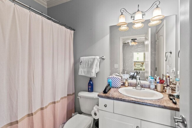 Building Photo - Fall 2026 Upscale 2 Bedroom Condo @ Plainsview Condominiums