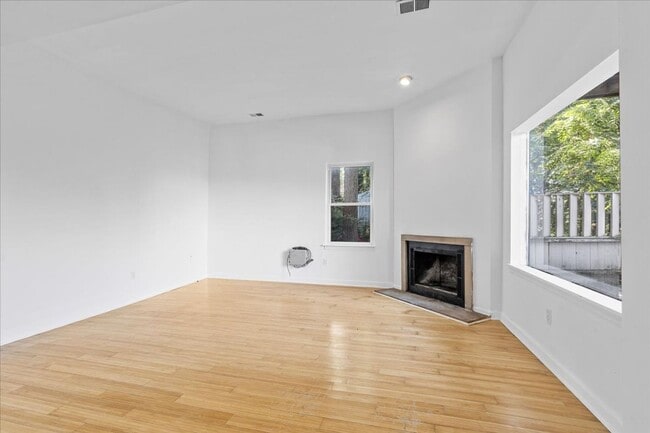 Building Photo - 1914 University Ave