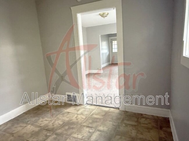 Building Photo - 3018 E 125th St