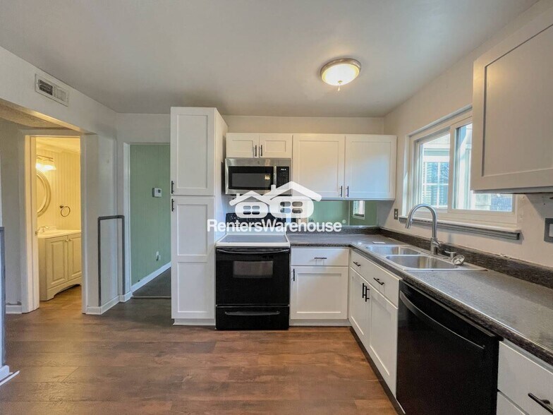 Building Photo - 1812 Saranac Ct