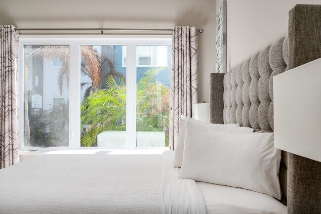 Building Photo - 7770 Sandy Ridge Dr