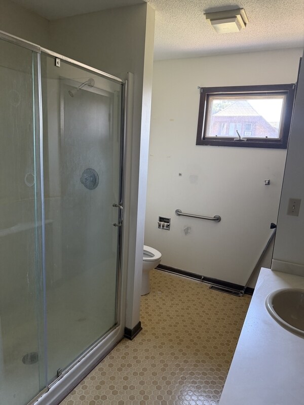 Building Photo - 524 Breezy Point Dr