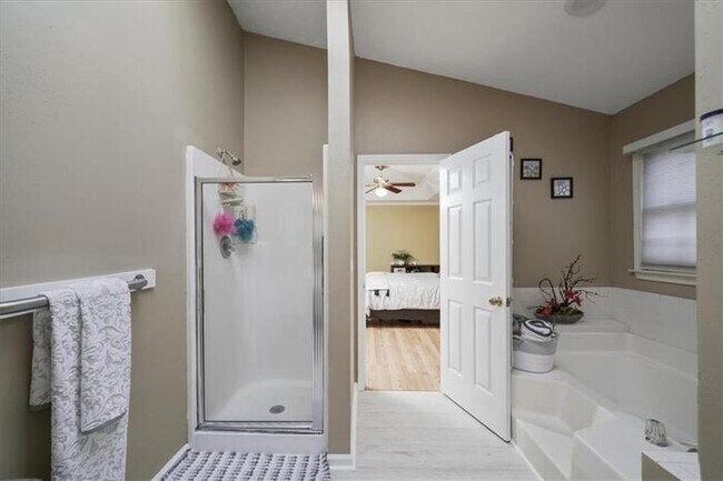 Building Photo - 4 bedroom house in Lawrenceville with cozy...