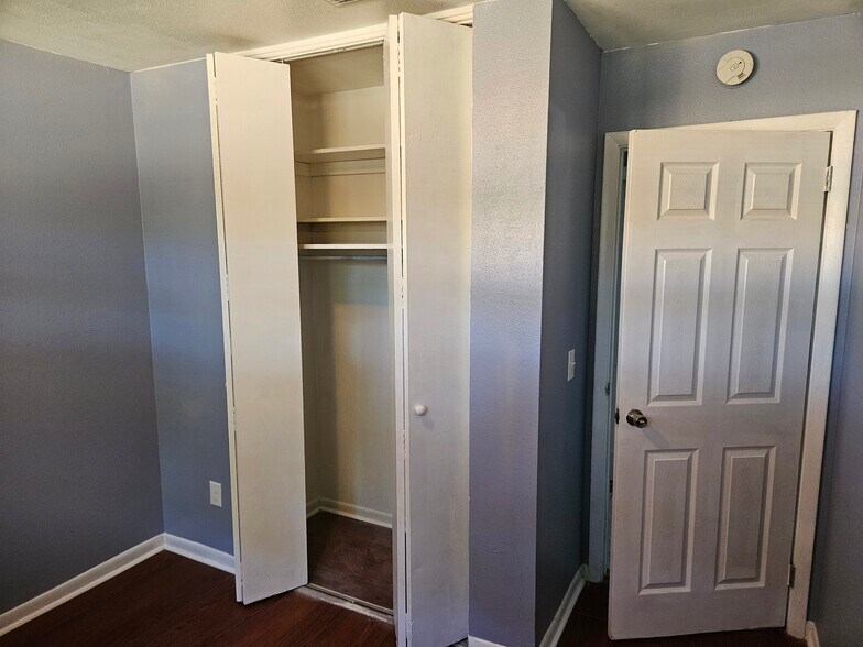 Building Photo - 2211 Patou Dr W