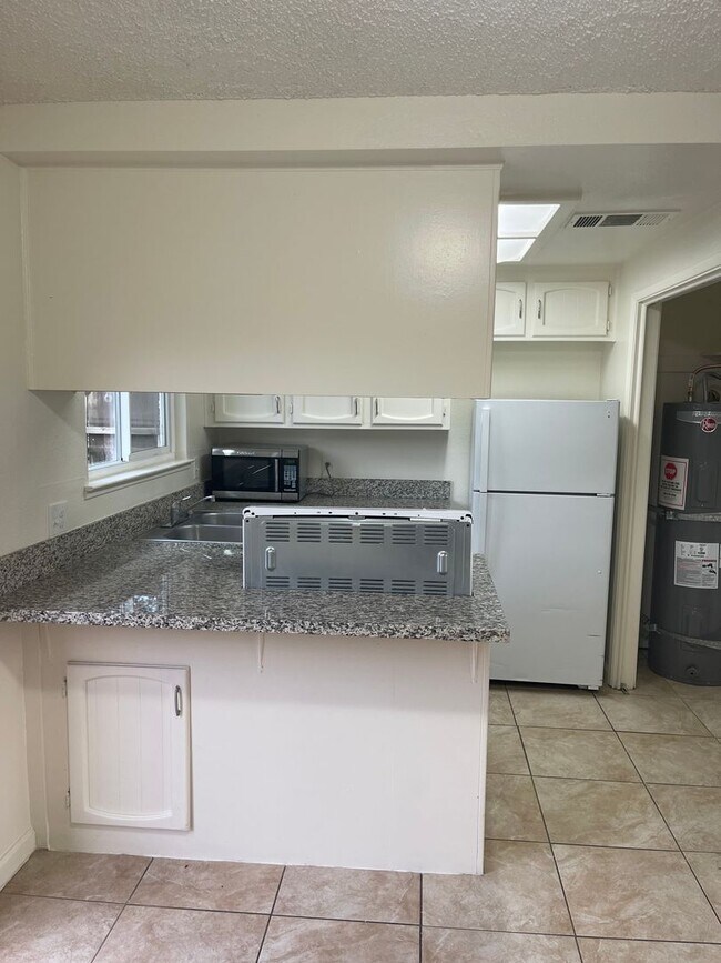 Building Photo - 2-Bedroom, 1.5-Bathroom Townhouse for Rent – $500 off 1st Month Rent