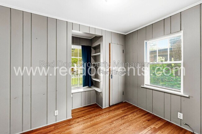 Building Photo - 129 E 49th St