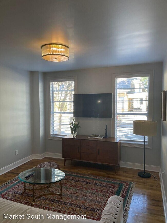 Building Photo - GORGEOUS UNIT NEAR STARLAND/SCAD