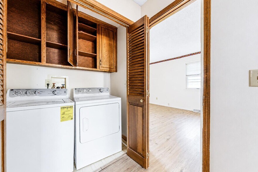 Building Photo - Spacious Shawnee Home Near Mill Creek Streamway Park