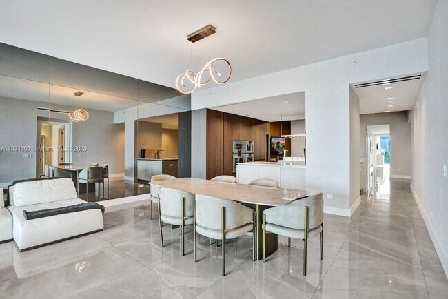 Building Photo - 18501 Collins Ave