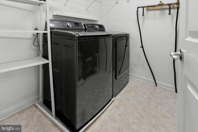 Building Photo - 3073 Rittenhouse Cir