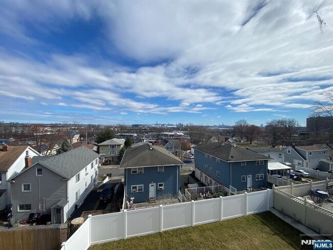 Building Photo - 105 Feronia Wy