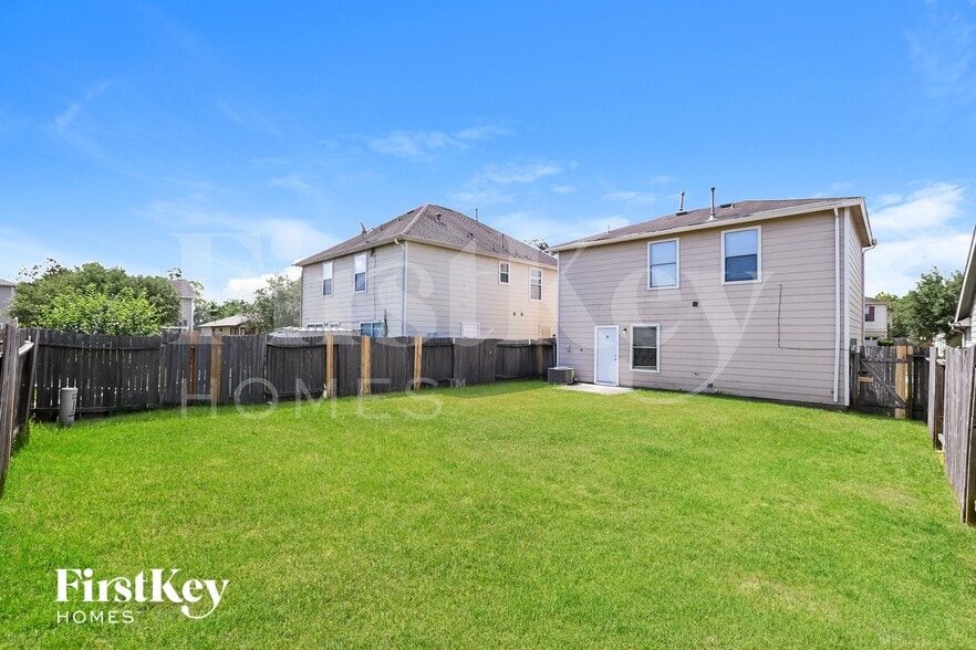 Building Photo - 8143 Chancewood Ln