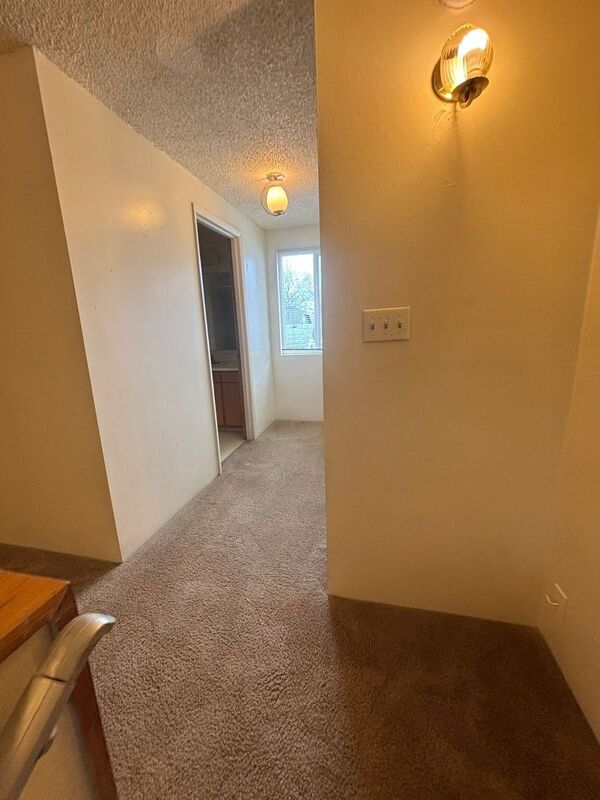 Building Photo - 462 W 11th Alley